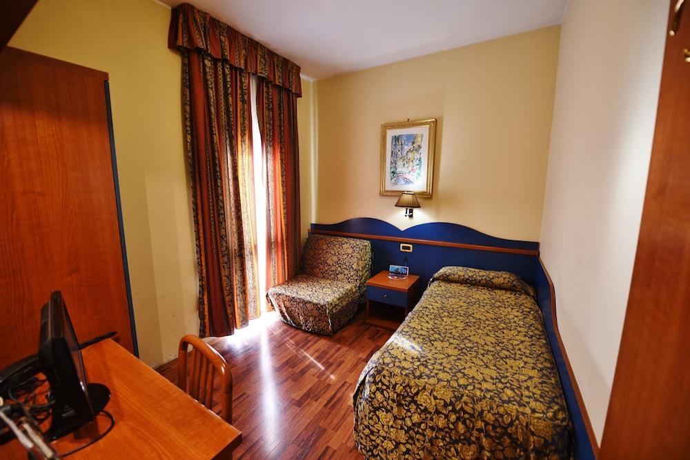 Hotel Al Castello Pomezia Esterno foto