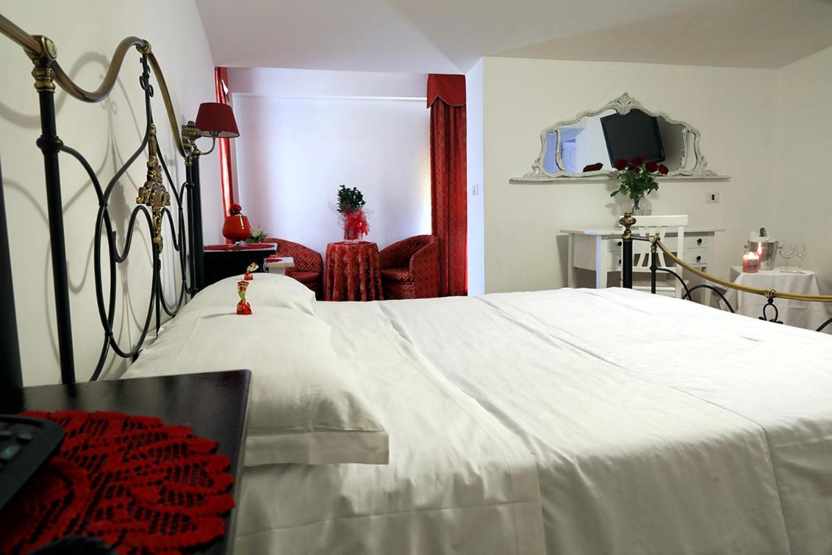 Hotel Al Castello Pomezia Esterno foto